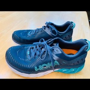 Hoka Arahi 2 women’s size 9.5